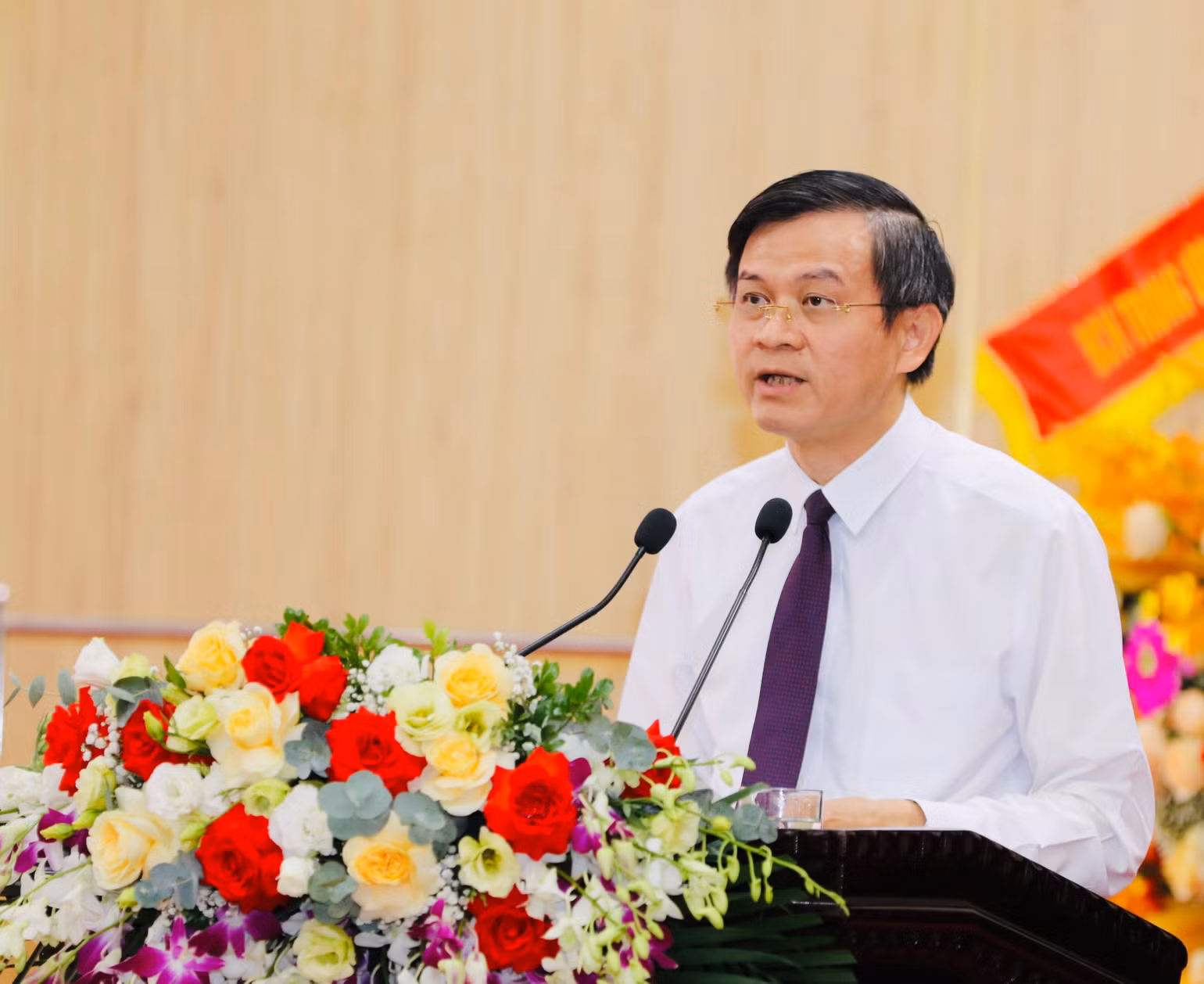 Đồng chí Đoàn Minh Huấn, Ủy viên Trung ương Đảng, Bí thư Tỉnh ủy Ninh Bình phát biểu tại phiên khai mạc (Ảnh: Đức Lam) Đồng chí Đoàn Minh Huấn, Ủy viên Trung ương Đảng, Bí thư Tỉnh ủy Ninh Bình phát biểu tại phiên khai mạc (Ảnh: Đức Lam)