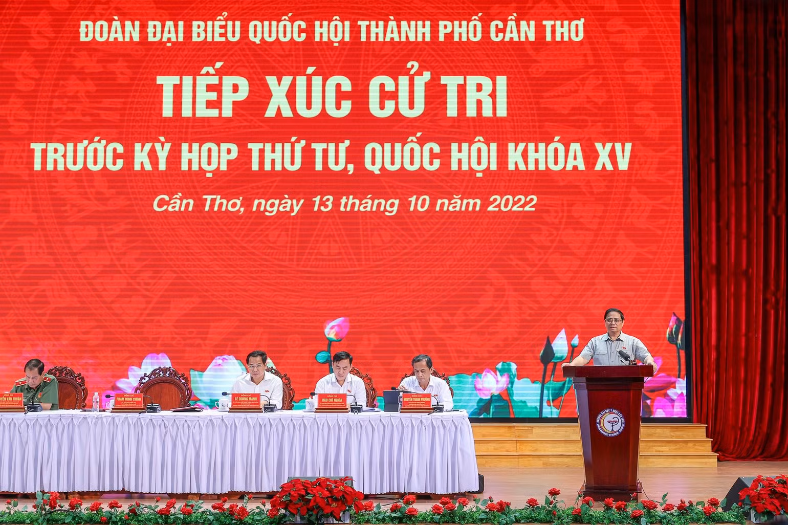 Thủ tướng Phạm Minh Chính và các đại biểu Quốc hội TP Cần Thơ giải đáp, làm rõ nhiều ý kiến, đề xuất của cử tri. Ảnh: VGP/Nhật Bắc Thủ tướng Phạm Minh Chính và các đại biểu Quốc hội TP Cần Thơ giải đáp, làm rõ nhiều ý kiến, đề xuất của cử tri. Ảnh: VGP/Nhật Bắc