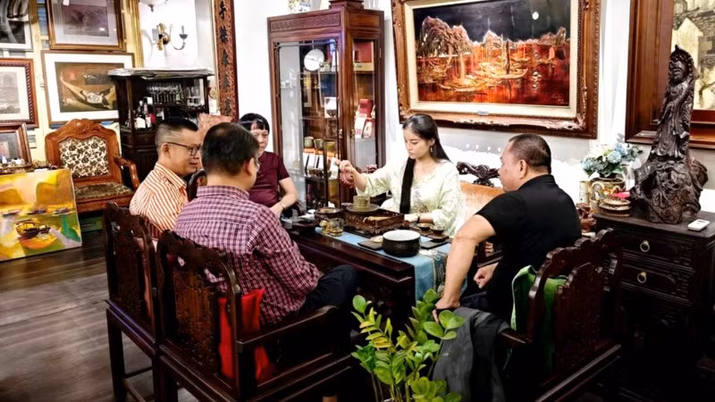 Khách đến với không gian không còn khoảng cách địa lý, văn hóa hay độ tuổi. Khách đến với không gian không còn khoảng cách địa lý, văn hóa hay độ tuổi.