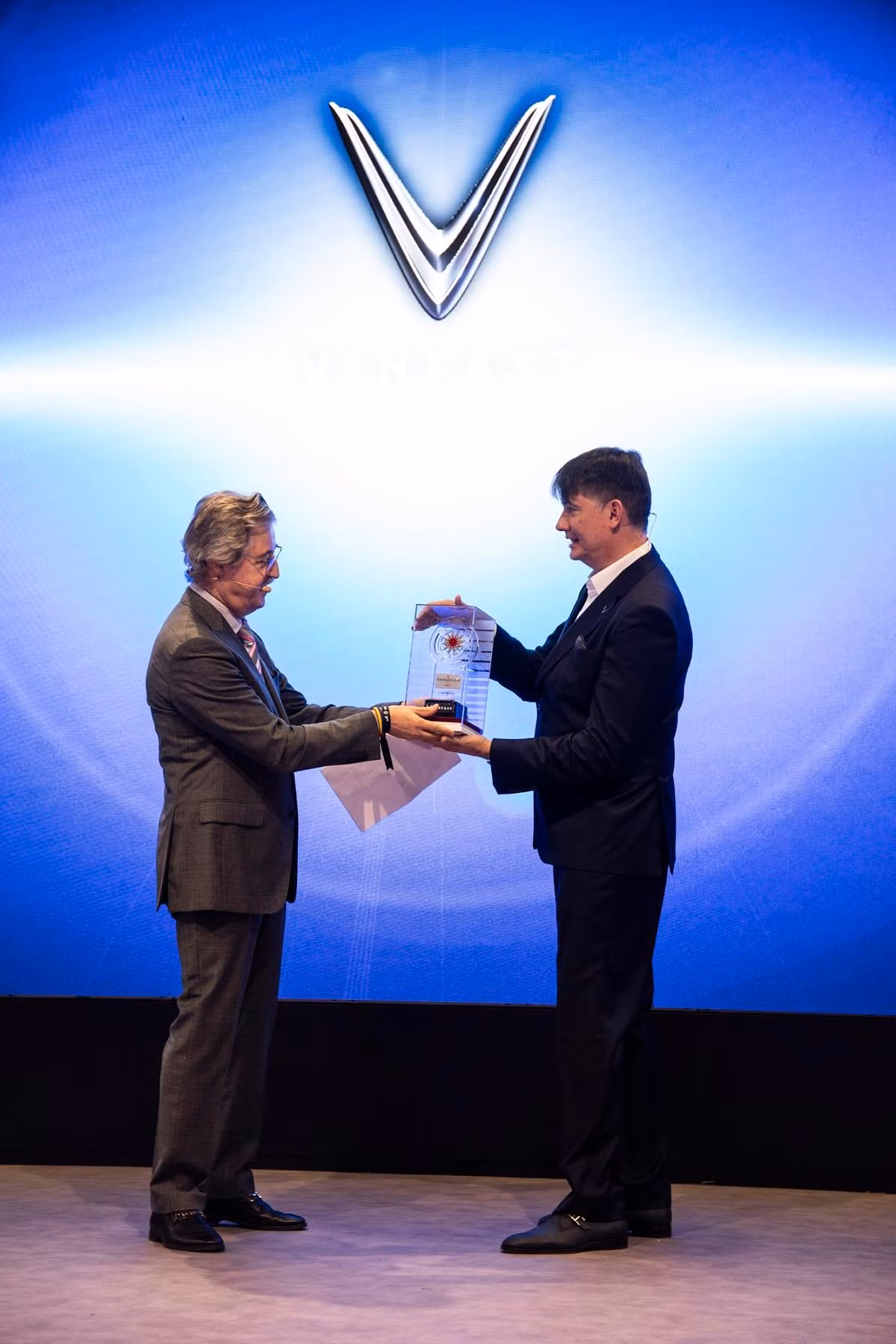 VinFast được AUTOBEST vinh danh là “Ngôi sao đang lên - The Rising Star”. VinFast được AUTOBEST vinh danh là “Ngôi sao đang lên - The Rising Star”.