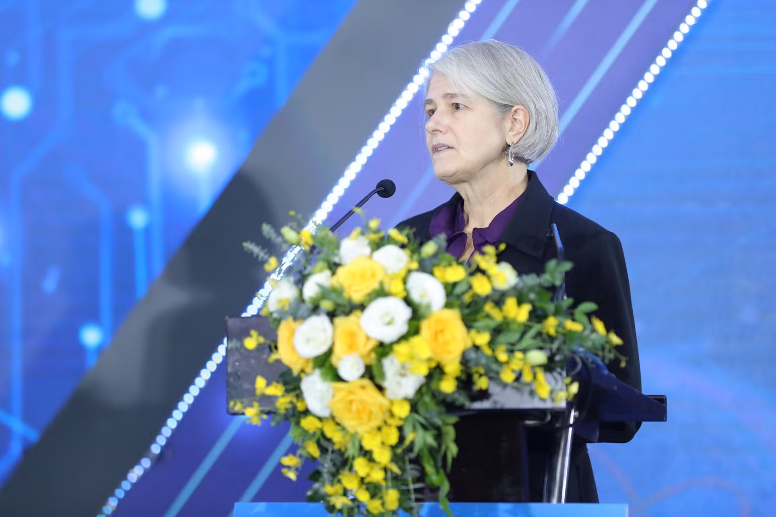 Giáo sư Claudia Wagner-Riddle.