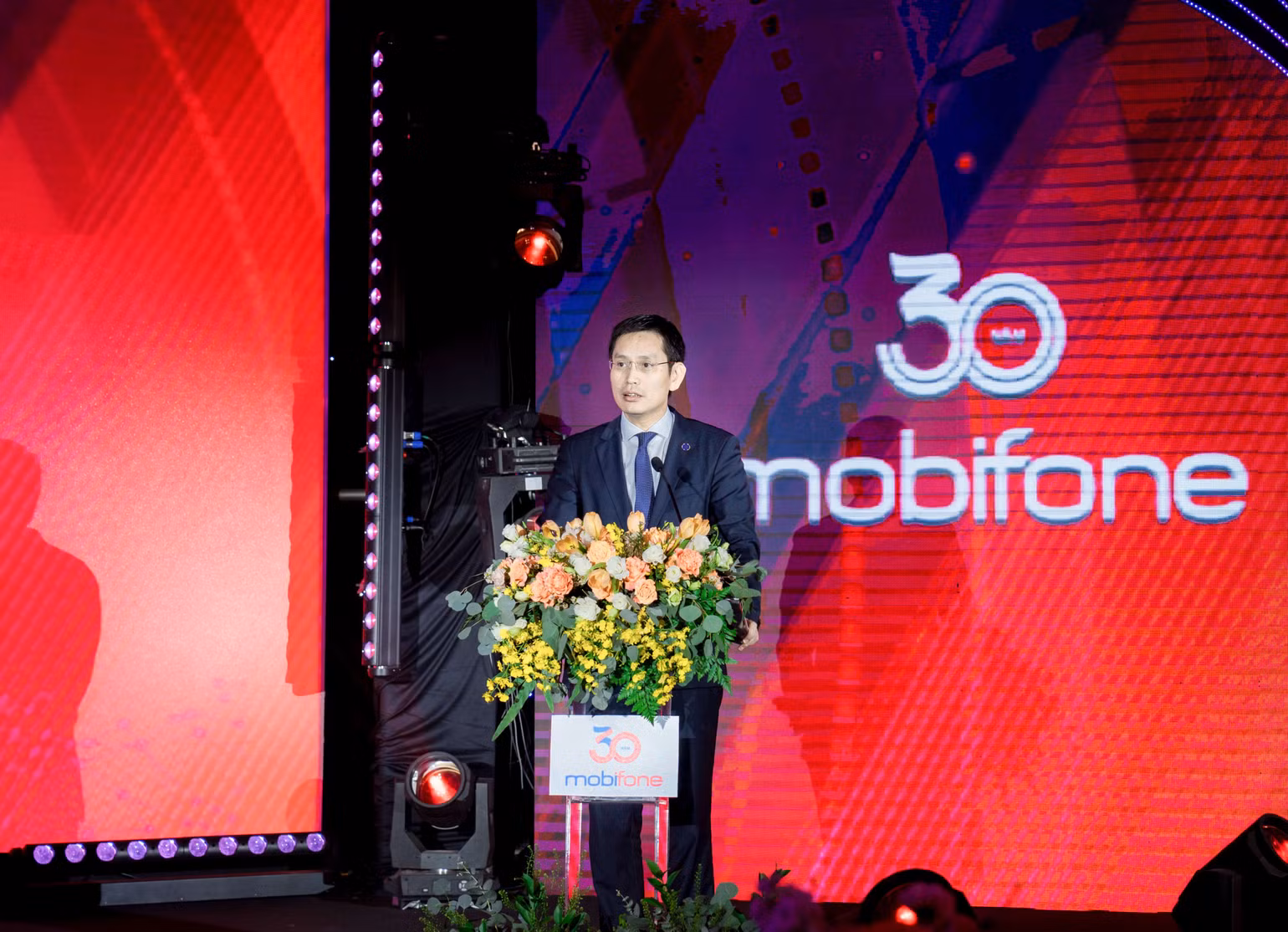 Chủ tịch Hội đồng Thành viên Tổng Công ty Viễn thông MobiFone Nguyễn Hồng Hiển phát biểu tại buổi lễ. Chủ tịch Hội đồng Thành viên Tổng Công ty Viễn thông MobiFone Nguyễn Hồng Hiển phát biểu tại buổi lễ.