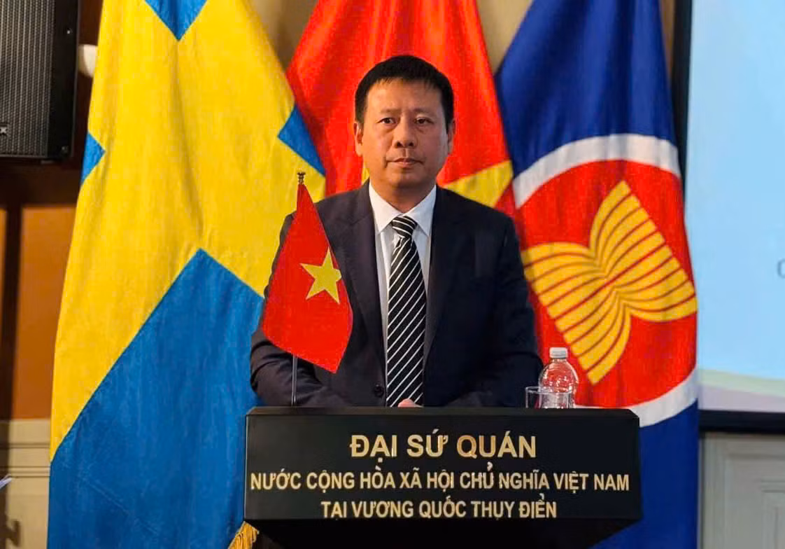 Đại sứ Việt Nam tại Thụy Điển Trần Văn Tuấn phát biểu tại sự kiện (Ảnh: Đại sứ quán Việt Nam tại Thụy Điển)