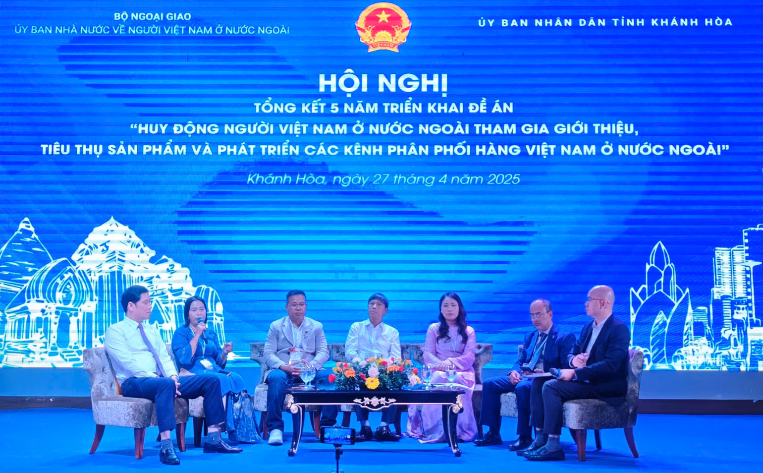 Các đại biểu tham gia giao lưu, chia sẻ tại Hội nghị. (Ảnh: Ủy ban người Việt Nam ở nước ngoài) Các đại biểu tham gia giao lưu, chia sẻ tại Hội nghị. (Ảnh: Ủy ban người Việt Nam ở nước ngoài)