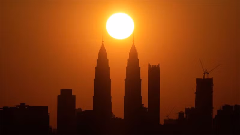 Hoàng hôn tại Kuala Lumpur, Malaysia, tháng 6/2023. (Ảnh: Reuters)