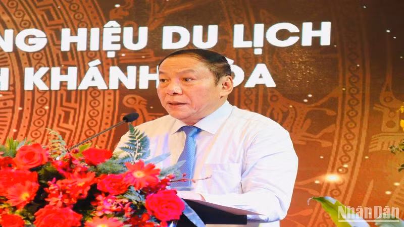 Đồng chí Nguyễn Văn Hùng, Bộ trưởng Văn hóa, Thể thao và Du lịch phát biểu.