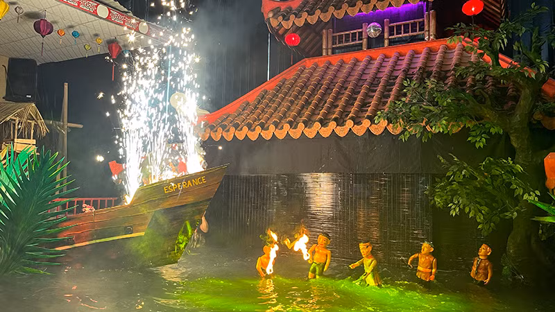 Vở rối nước "Anh hùng Nguyễn Trung Trực" của Nhà hát nghệ thuật Phương Nam được giới thiệu bình chọn 50 tác phẩm văn học nghệ thuật nổi bật của thành phố.