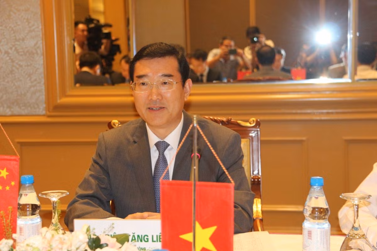 Phó Tổng cục trưởng, Tổng cục Hải quan Trung Quốc Triệu Tăng Liên phát biểu tại hội đàm. Phó Tổng cục trưởng, Tổng cục Hải quan Trung Quốc Triệu Tăng Liên phát biểu tại hội đàm.