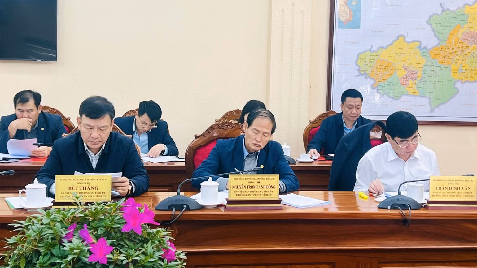Lãnh đạo Tỉnh ủy Lâm Đồng và các ban thuộc Tỉnh ủy tham dự phiên họp. (Ảnh: N.T)