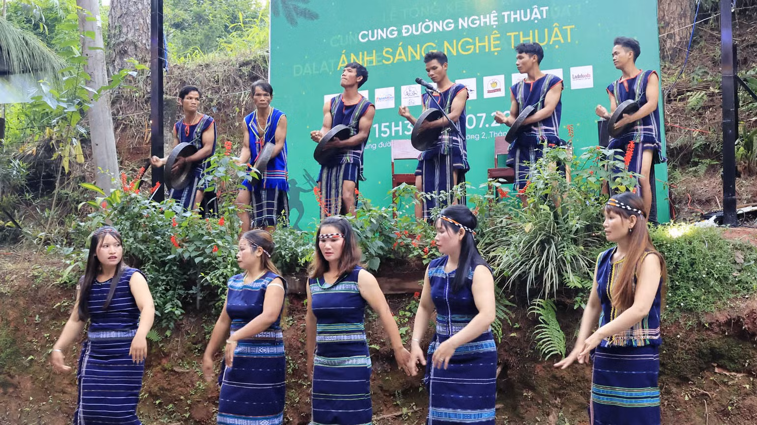 Cồng chiêng và vũ điệu Nam Tây Nguyên tại Cung đường nghệ thuật Đà Lạt mùa 2.