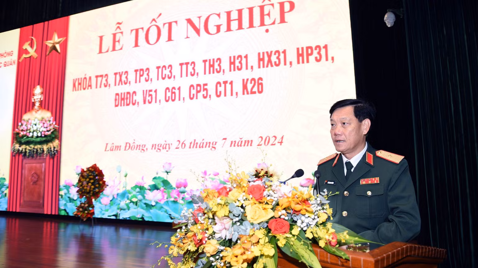 Thiếu tướng Đỗ Minh Xương, Giám đốc Học viện Lục quân phát biểu ý kiến tại buổi lễ. Thiếu tướng Đỗ Minh Xương, Giám đốc Học viện Lục quân phát biểu ý kiến tại buổi lễ.