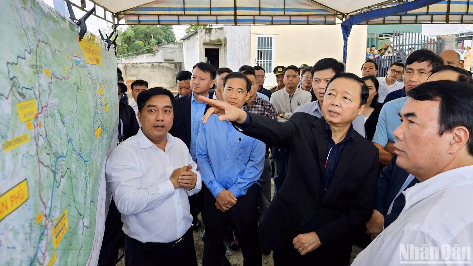 Phó Thủ tướng Trần Hồng Hà và Đoàn công tác khảo sát, kiểm tra thực tế tại nút giao thuộc tuyến cao tốc Bảo Lộc-Liên Khương.
