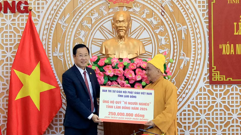 Ban Trị sự Giáo hội Phật giáo Việt Nam tỉnh Lâm Đồng ủng hộ phong trào thi đua “xóa nhà tạm, nhà dột nát” cho hộ nghèo trên địa bàn tỉnh. Ban Trị sự Giáo hội Phật giáo Việt Nam tỉnh Lâm Đồng ủng hộ phong trào thi đua “xóa nhà tạm, nhà dột nát” cho hộ nghèo trên địa bàn tỉnh.