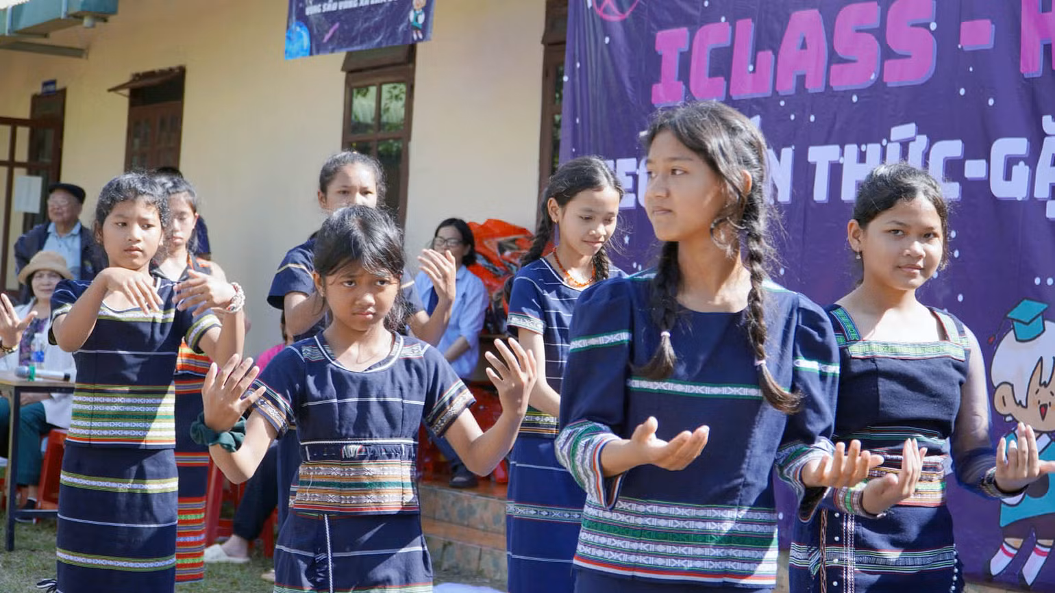 Học sinh địa phương tham gia chương trình văn hóa, văn nghệ trong khuôn khổ chương trình hè iClass.