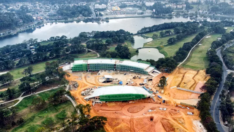 Hai khối công trình tòa nhà câu lạc bộ golf tại Đồi Cù Đà Lạt được xác định có nhiều sai phạm.