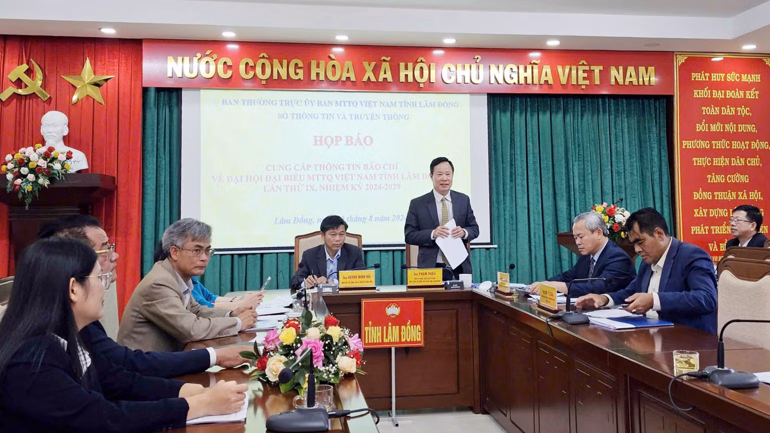 Chủ tịch Ủy ban Mặt trận Tổ quốc Việt Nam tỉnh Lâm Đồng Phạm Triều thông tin về công tác chuẩn bị Đại hội đại biểu Mặt trận Tổ quốc Việt Nam tỉnh lần thứ 9, nhiệm kỳ 2024-2029. Chủ tịch Ủy ban Mặt trận Tổ quốc Việt Nam tỉnh Lâm Đồng Phạm Triều thông tin về công tác chuẩn bị Đại hội đại biểu Mặt trận Tổ quốc Việt Nam tỉnh lần thứ 9, nhiệm kỳ 2024-2029.