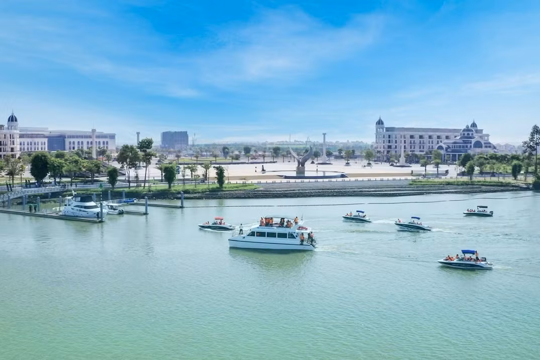 Aqua City, đô thị vệ tinh phía đông của thành phố Hồ Chí Minh sẽ được Novaland hoàn chỉnh để trở thành một đô thị quy mô hiện đại với nhiều tiện ích. Aqua City, đô thị vệ tinh phía đông của thành phố Hồ Chí Minh sẽ được Novaland hoàn chỉnh để trở thành một đô thị quy mô hiện đại với nhiều tiện ích.