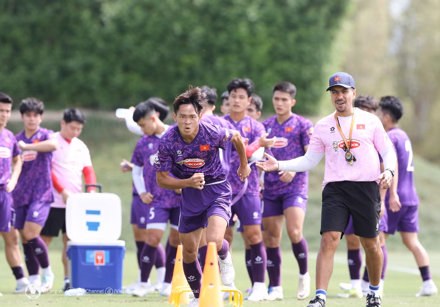 Tinh thần dâng cao của các tuyển thủ U23. Tinh thần dâng cao của các tuyển thủ U23.