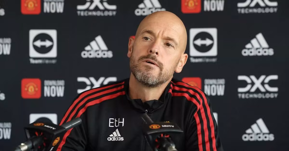 Ten Hag luôn nhấn mạnh với truyền thông về hai chiếc cúp giành được. (Ảnh: Getty) Ten Hag luôn nhấn mạnh với truyền thông về hai chiếc cúp giành được. (Ảnh: Getty)