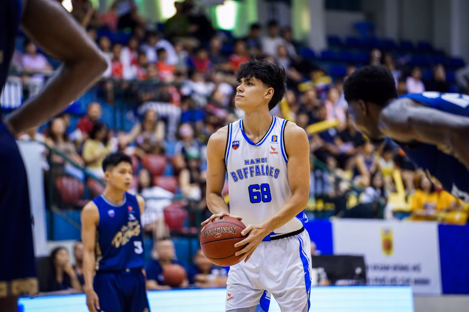Caleb Nguyễn là người ghi điểm giúp Hanoi Buffaloes ngược dòng ở những giây cuối cùng. (Ảnh: VBA)