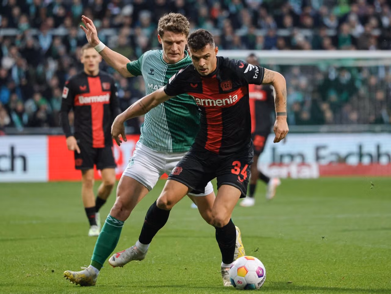 Xhaka là một trong những sự bổ sung chất lượng nhất của Leverkusen. (Ảnh: Getty)