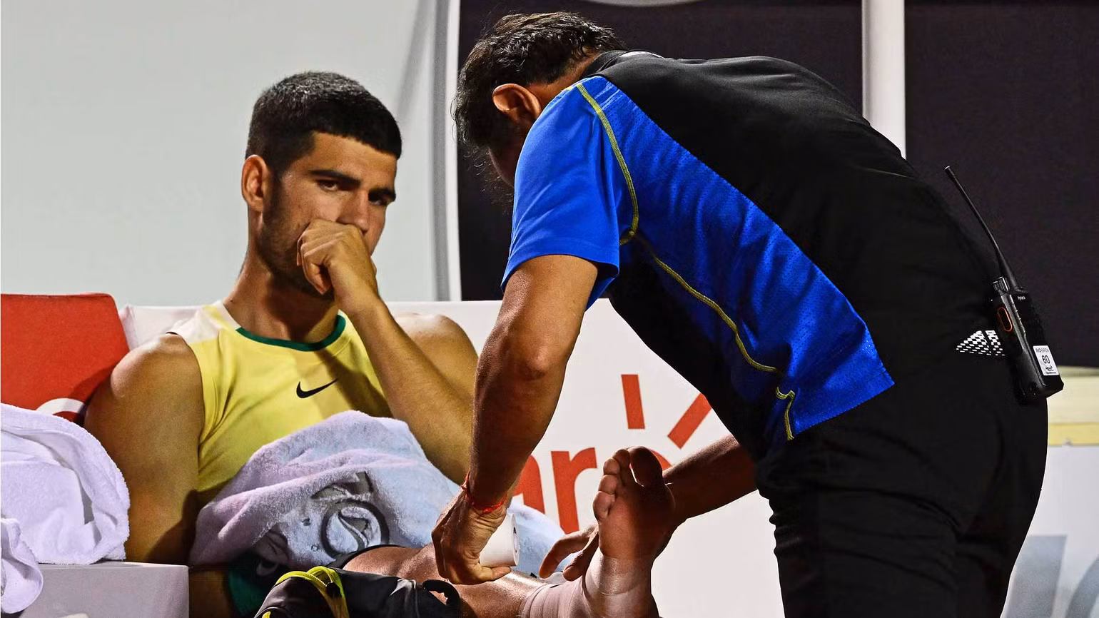 Alcaraz dính chấn thương khi mới thi đấu được hai game tại Rio. (Ảnh: Getty)