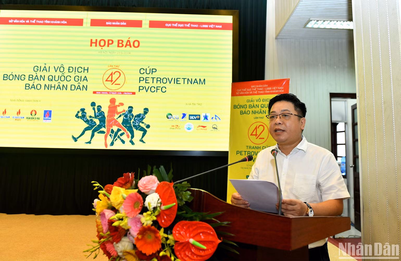 Đồng chí Quế Đình Nguyên, Phó Tổng Biên tập Báo Nhân Dân, Phó Trưởng Ban Chỉ đạo Giải vô địch bóng bàn quốc gia Báo Nhân Dân lần thứ 42 phát biểu ý kiến tại buổi họp báo. Đồng chí Quế Đình Nguyên, Phó Tổng Biên tập Báo Nhân Dân, Phó Trưởng Ban Chỉ đạo Giải vô địch bóng bàn quốc gia Báo Nhân Dân lần thứ 42 phát biểu ý kiến tại buổi họp báo.