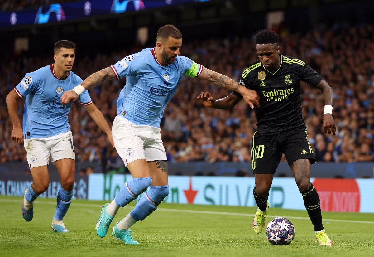 Dấu hiệu tuổi tác dần ảnh hưởng đến Kyle Walker. (Ảnh: Esteemed Kompany) Dấu hiệu tuổi tác dần ảnh hưởng đến Kyle Walker. (Ảnh: Esteemed Kompany)