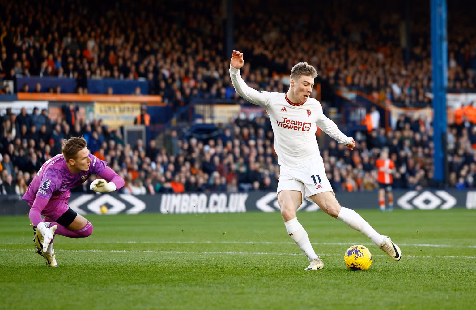 Man United cần bàn thắng của Hojlund để bước tiếp. (Ảnh: The Independent)