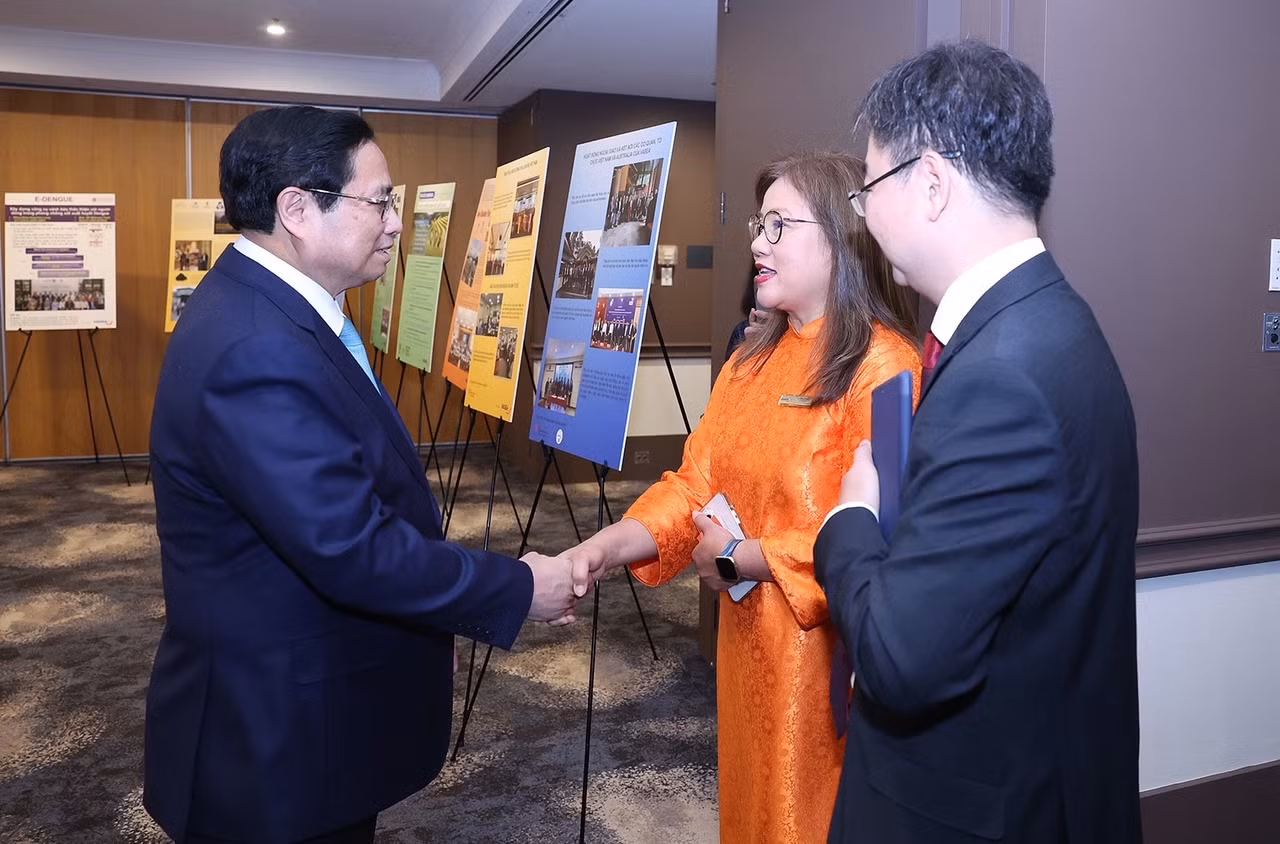 Thủ tướng Phạm Minh Chính gặp mặt đại biểu Hội Trí thức và Chuyên gia Việt Nam tại Australia. (Ảnh: Dương Giang/TTXVN)