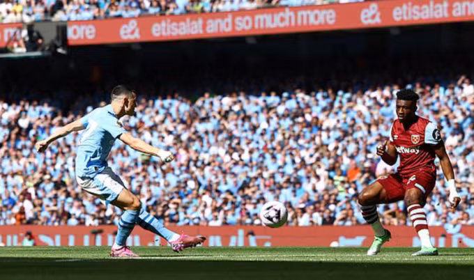 Phil Foden là ngôi sao sáng nhất của Manchester City. Phil Foden là ngôi sao sáng nhất của Manchester City.