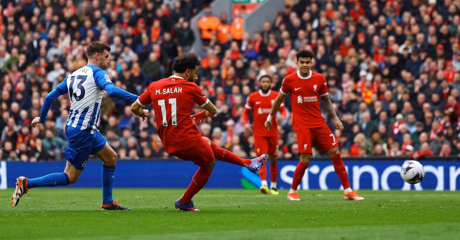 Salah ghi bàn ấn định thắng lợi 2-1 trước Brighton. (Ảnh: Reuters) Salah ghi bàn ấn định thắng lợi 2-1 trước Brighton. (Ảnh: Reuters)