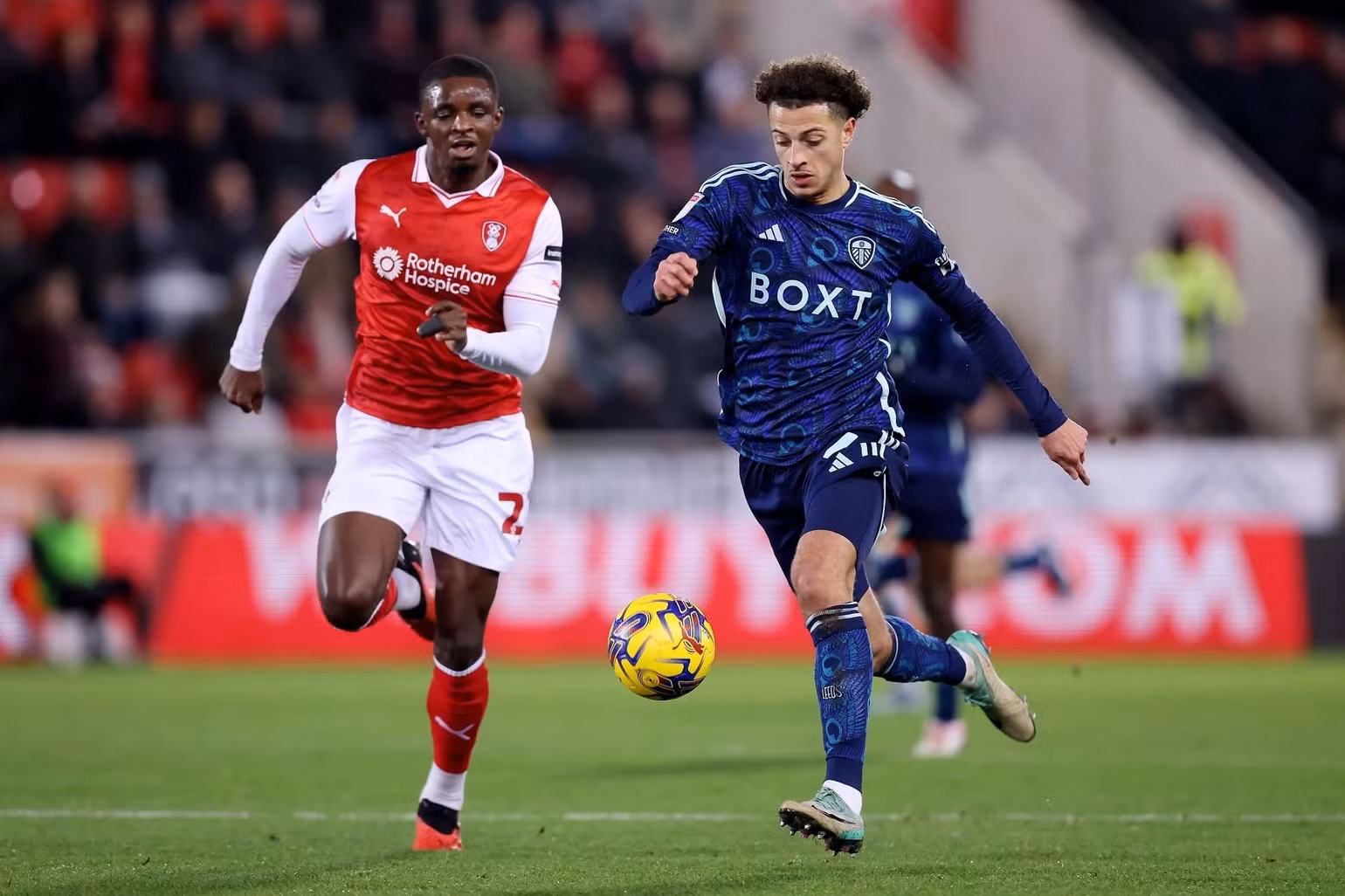 Từ một “số 6”, Ampadu đã trở thành trung vệ đáng tin cậy. (Ảnh: Sky Sports)