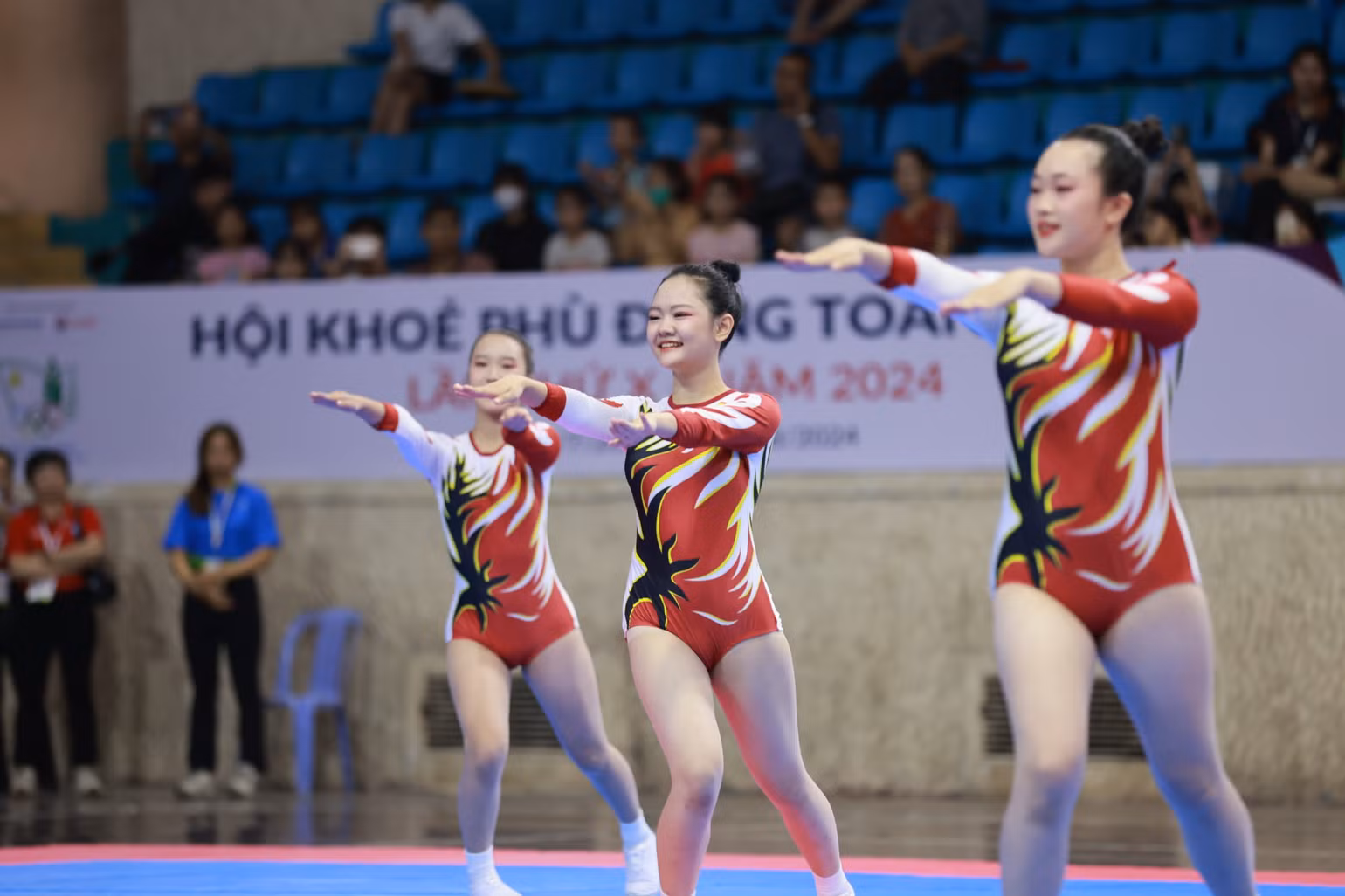 Bài thi của tỉnh Thái Nguyên mang lại không khí sôi động tại nhà thi đấu.