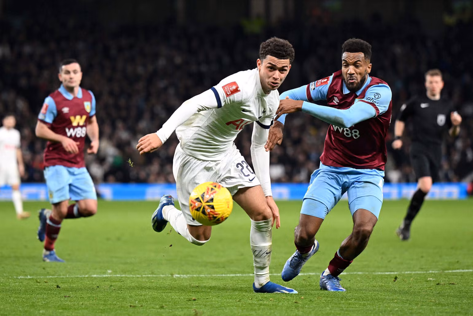 Mỗi lần vào sân từ ghế dự bị, Brennan Johnson đều mang lại hy vọng cho Tottenham. (Ảnh: BVM Sports) Mỗi lần vào sân từ ghế dự bị, Brennan Johnson đều mang lại hy vọng cho Tottenham. (Ảnh: BVM Sports)