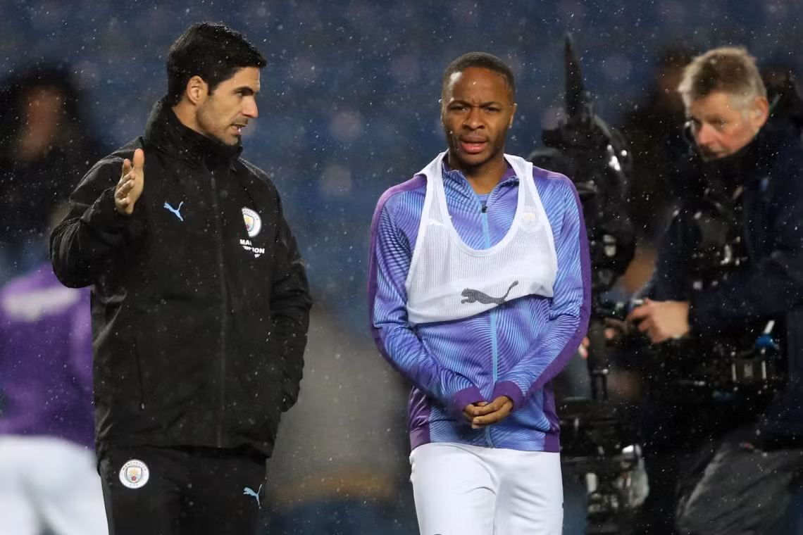 Arteta và Sterling có mối quan hệ khăng khít từ khi làm việc chung tại Man City. (Ảnh: Getty)