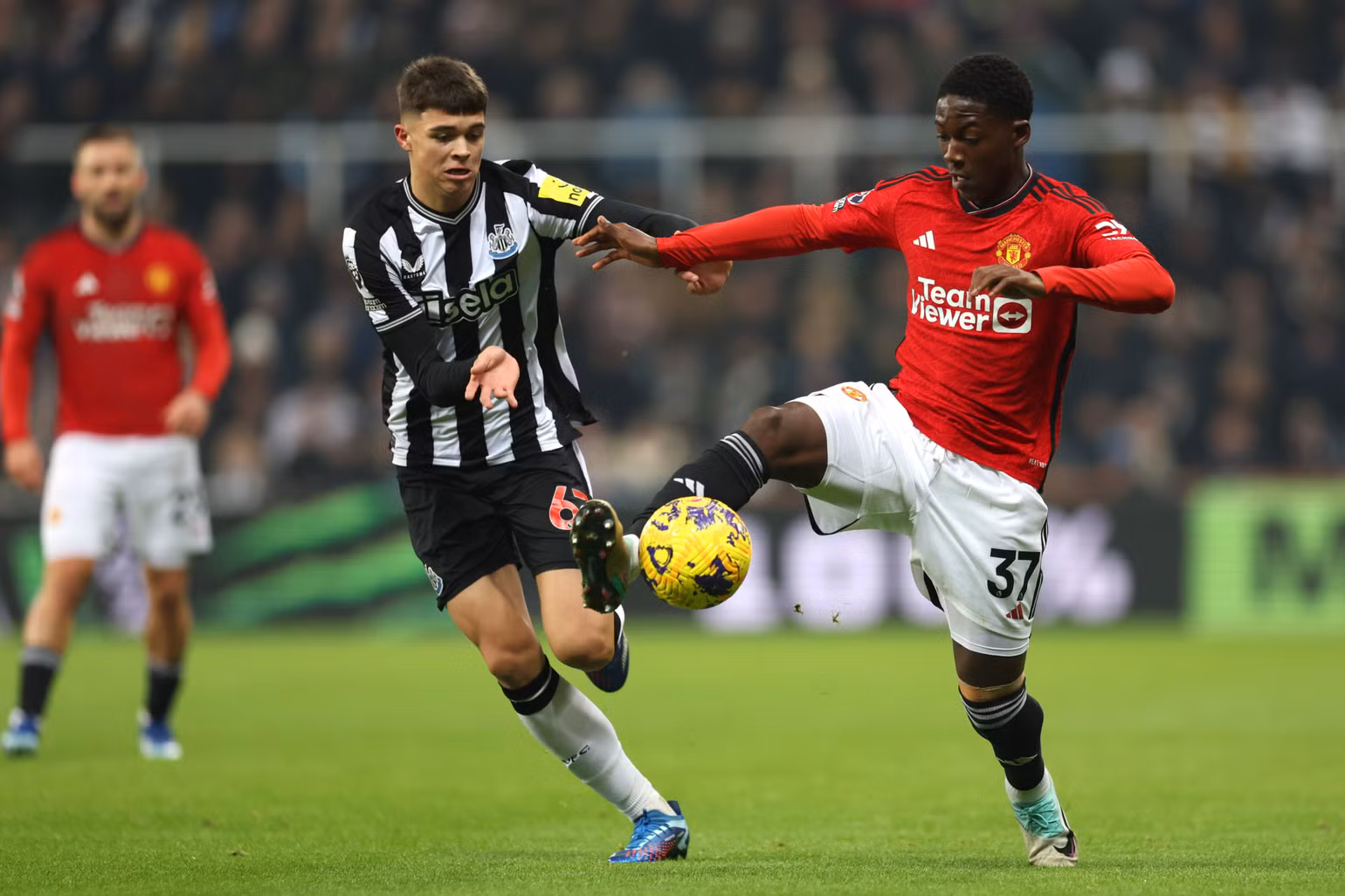 Kobbie Mainoo (phải) là tài năng sáng giá của Man United. (Ảnh: ESPN) Kobbie Mainoo (phải) là tài năng sáng giá của Man United. (Ảnh: ESPN)
