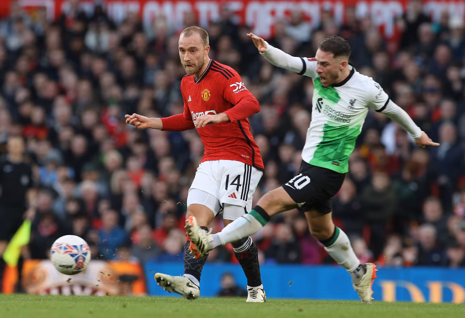 Tuy không có phong độ cao, Man United vẫn có thể khiến Liverpool gặp nhiều khó khăn. (Ảnh: Gettys) Tuy không có phong độ cao, Man United vẫn có thể khiến Liverpool gặp nhiều khó khăn. (Ảnh: Gettys)