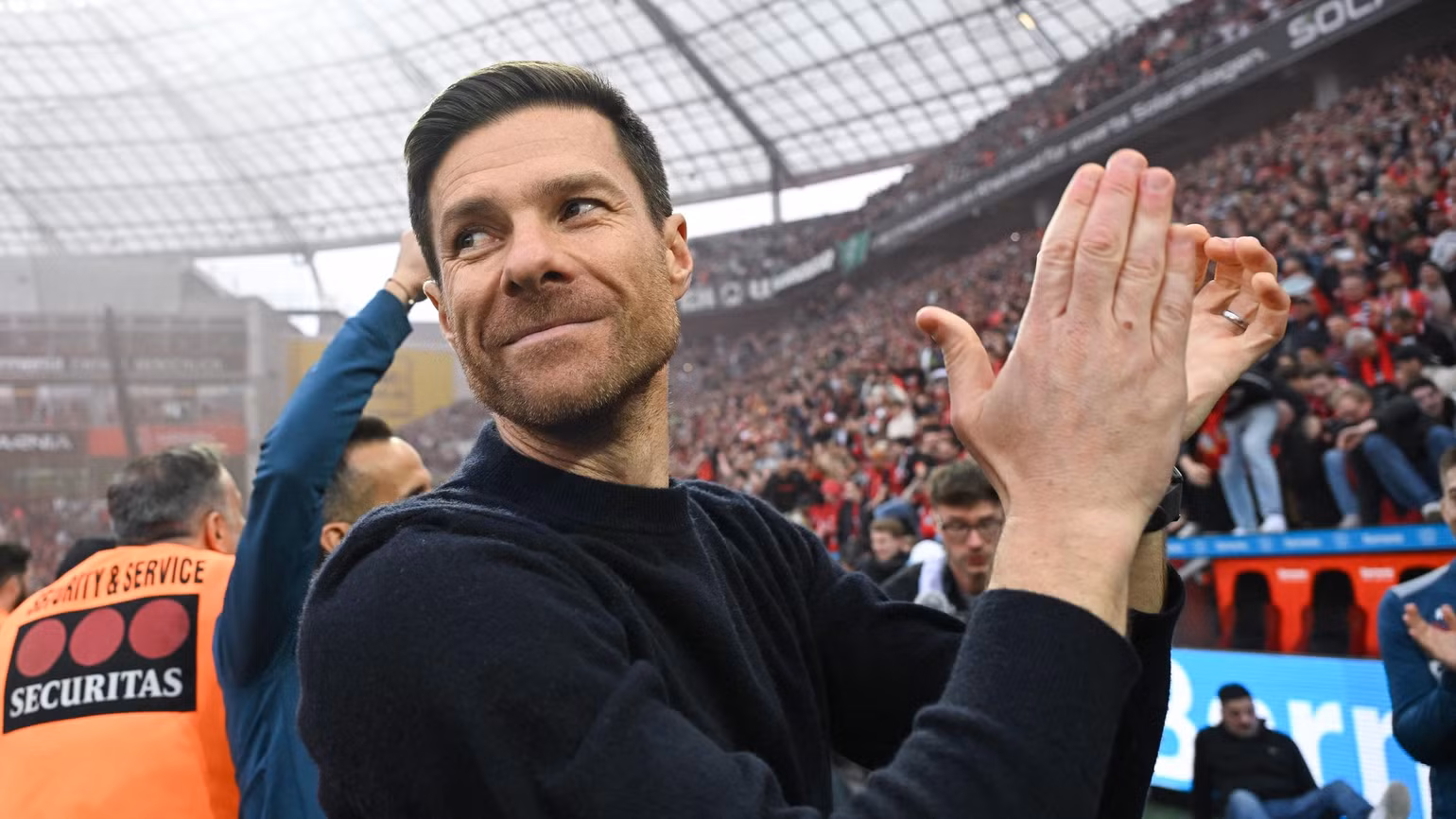 Huấn luyện viên Xabi Alonso đã giúp Bayer Leverkusen giành chức vô địch Bundesliga lần đầu tiên trong lịch sử. (Ảnh: Fox Sports)