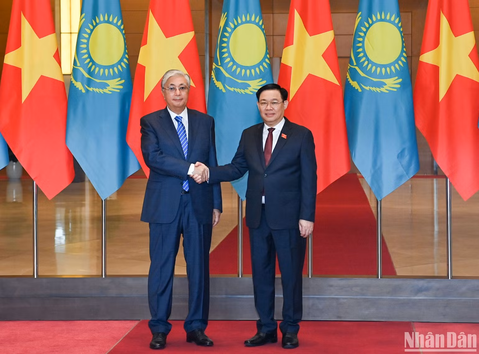 Chủ tịch Quốc hội Vương Đình Huệ và Tổng thống Cộng hòa Kazakhstan Kassym-Jomart Tokayev. Chủ tịch Quốc hội Vương Đình Huệ và Tổng thống Cộng hòa Kazakhstan Kassym-Jomart Tokayev.