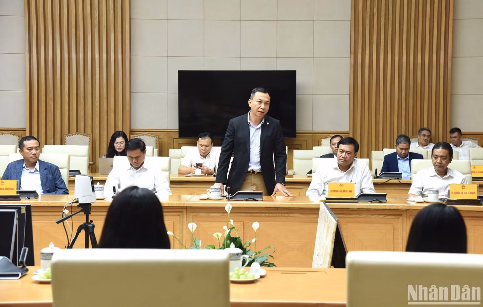 Chủ tịch Liên đoàn Bóng đá Việt Nam Trần Quốc Tuấn phát biểu. Chủ tịch Liên đoàn Bóng đá Việt Nam Trần Quốc Tuấn phát biểu.