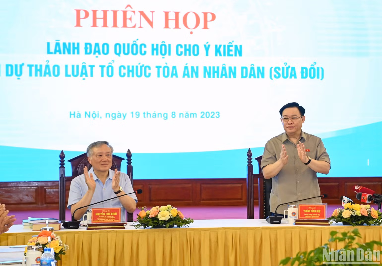 Chủ tịch Quốc hội Vương Đình Huệ chủ trì phiên họp cho ý kiến dự thảo Luật Tổ chức Tòa án nhân dân (sửa đổi). Chủ tịch Quốc hội Vương Đình Huệ chủ trì phiên họp cho ý kiến dự thảo Luật Tổ chức Tòa án nhân dân (sửa đổi).