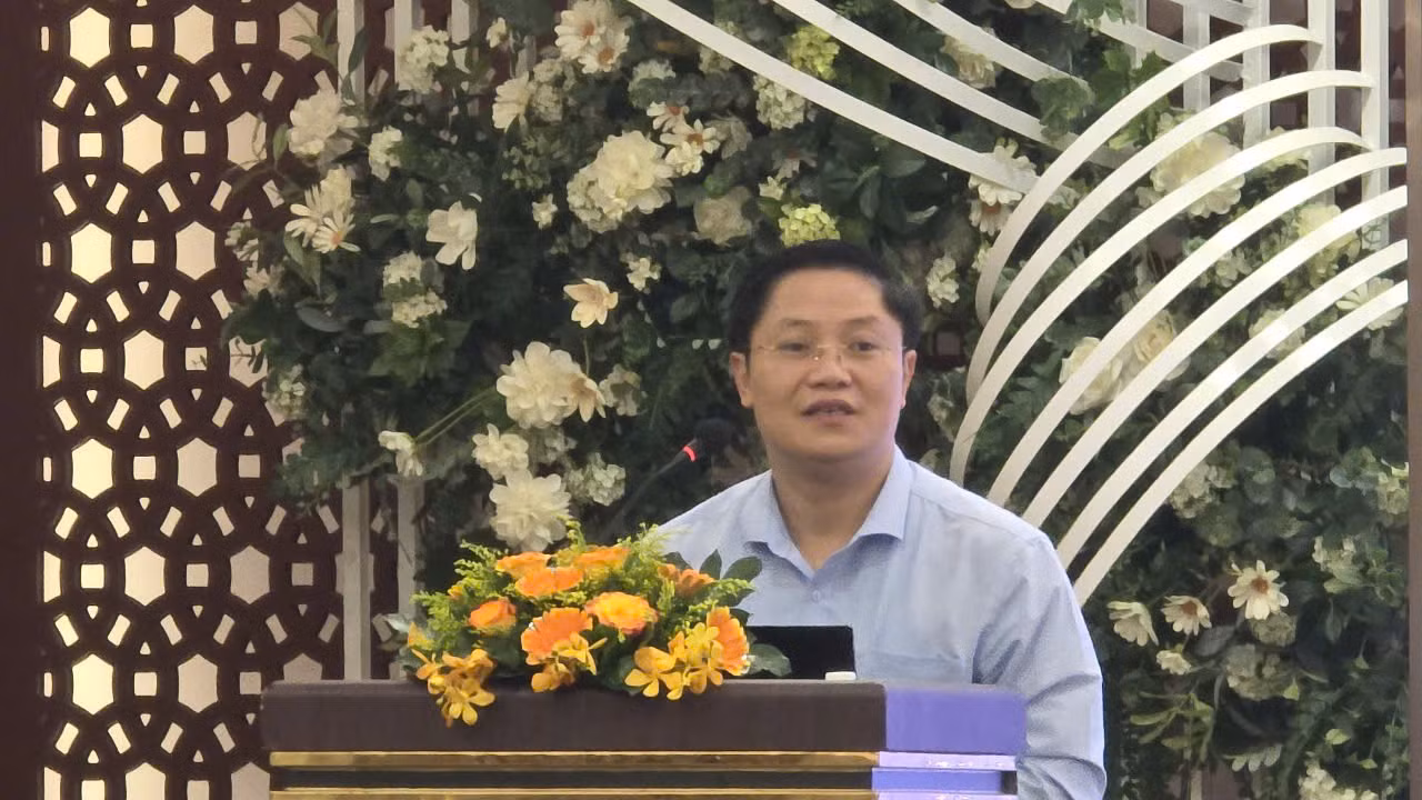 Đồng chí Nguyễn Văn Tuấn, Phó Cục trưởng Cục Phòng, chống tham nhũng, tiêu cực-Thanh tra Chính phủ báo cáo chuyên đề.