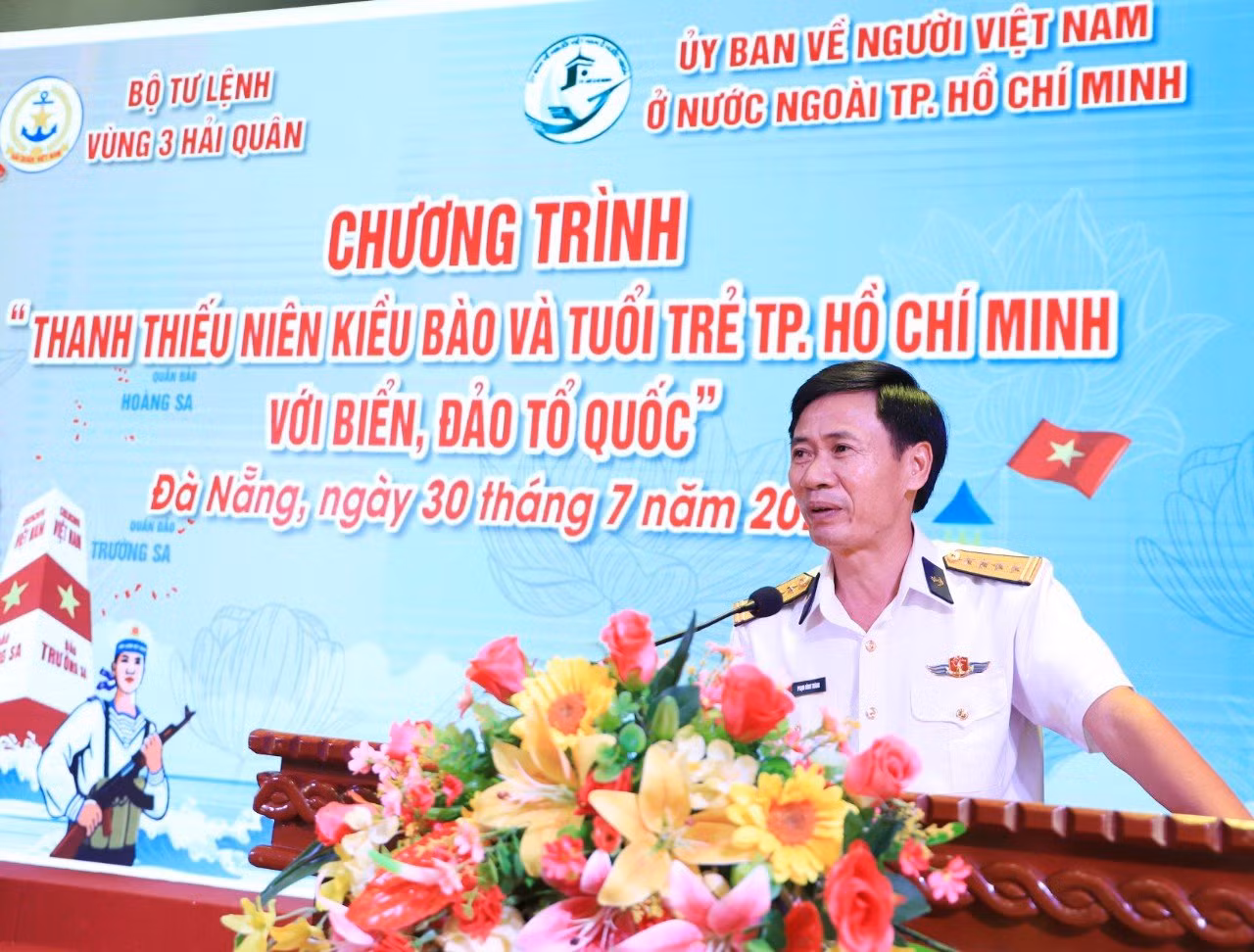 Đại tá Phạm Đình Thành, Chính ủy Vùng 3: Các hoạt động tại Vùng 3 góp phần giúp thế hệ trẻ kiều bào ở nước ngoài nâng cao kiến thức về lịch sử, văn hóa dân tộc, tình yêu quê hương đất nước, biển, đảo Việt Nam. Đại tá Phạm Đình Thành, Chính ủy Vùng 3: Các hoạt động tại Vùng 3 góp phần giúp thế hệ trẻ kiều bào ở nước ngoài nâng cao kiến thức về lịch sử, văn hóa dân tộc, tình yêu quê hương đất nước, biển, đảo Việt Nam.