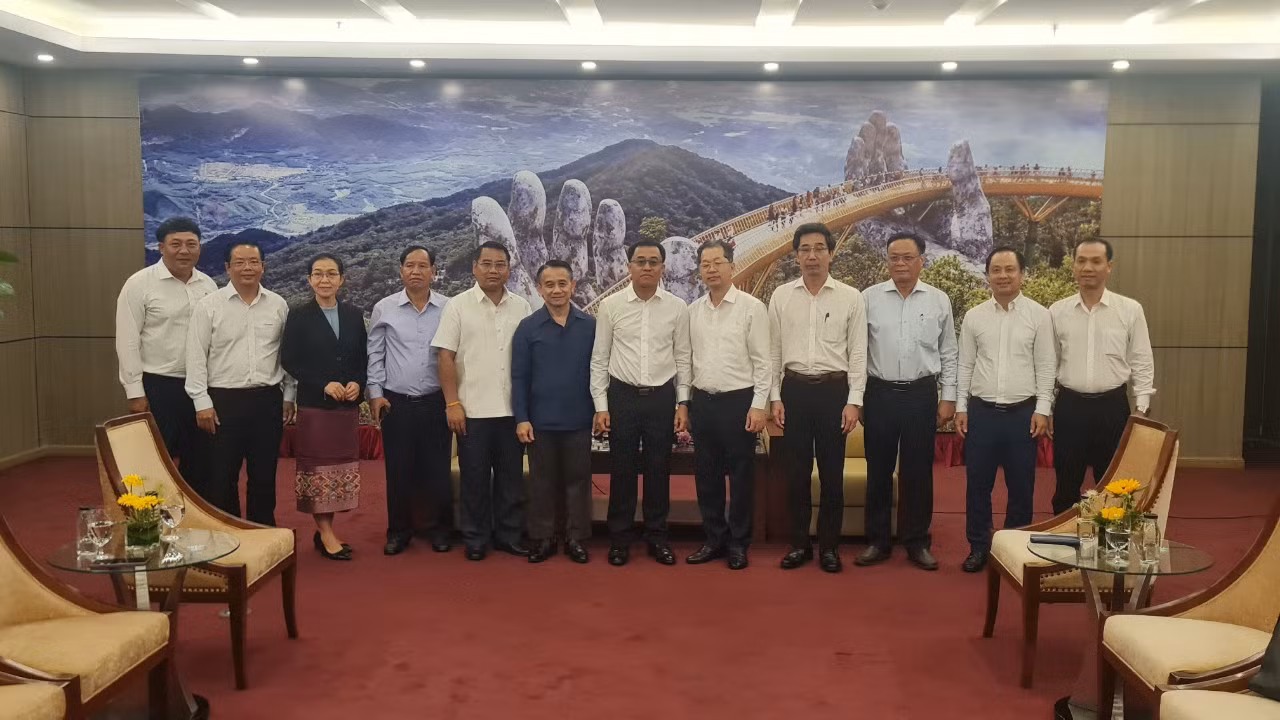 Coi trọng và vun đắp cho mối quan hệ hữu nghị truyền thống đặc biệt giữa hai nước Việt Nam và Lào nói chung và Đà Nẵng - Sekong nói riêng. Coi trọng và vun đắp cho mối quan hệ hữu nghị truyền thống đặc biệt giữa hai nước Việt Nam và Lào nói chung và Đà Nẵng - Sekong nói riêng.