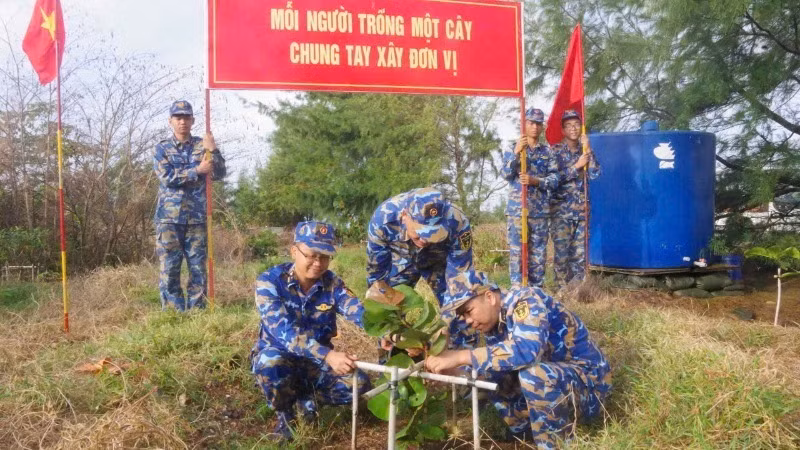 Mỗi người trồng một cây xanh, vì Trường Sa thân yêu. Mỗi người trồng một cây xanh, vì Trường Sa thân yêu.