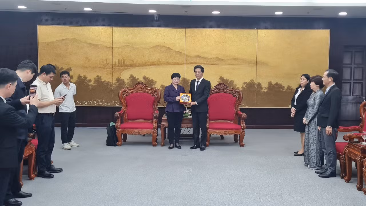 Xúc tiến mở đường bay trực tiếp Đà Nẵng-Trạm Giang (Trung Quốc) và kêu gọi đầu tư các lĩnh vực công nghệ cao, cảng biển, logistic. Xúc tiến mở đường bay trực tiếp Đà Nẵng-Trạm Giang (Trung Quốc) và kêu gọi đầu tư các lĩnh vực công nghệ cao, cảng biển, logistic.