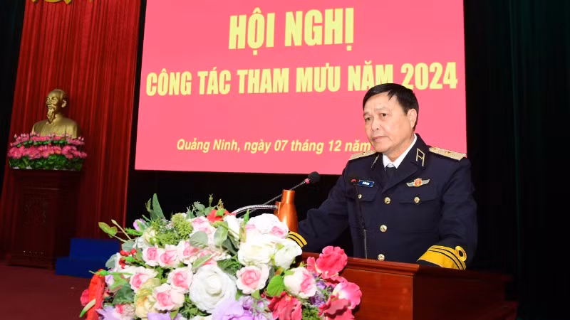 Chuẩn Đô đốc Vũ Văn Nam, Tư lệnh Vùng 1 Hải quân: Toàn Vùng tiếp tục duy trì nghiêm hệ thống, lực lượng, phương tiện trực sẵn sàng chiến đấu trong mọi tình huống. Chuẩn Đô đốc Vũ Văn Nam, Tư lệnh Vùng 1 Hải quân: Toàn Vùng tiếp tục duy trì nghiêm hệ thống, lực lượng, phương tiện trực sẵn sàng chiến đấu trong mọi tình huống.