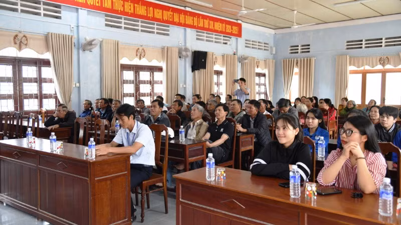 Tuyên truyền về biển đảo tại thị trấn Cát Tiên, huyện phù Cát.