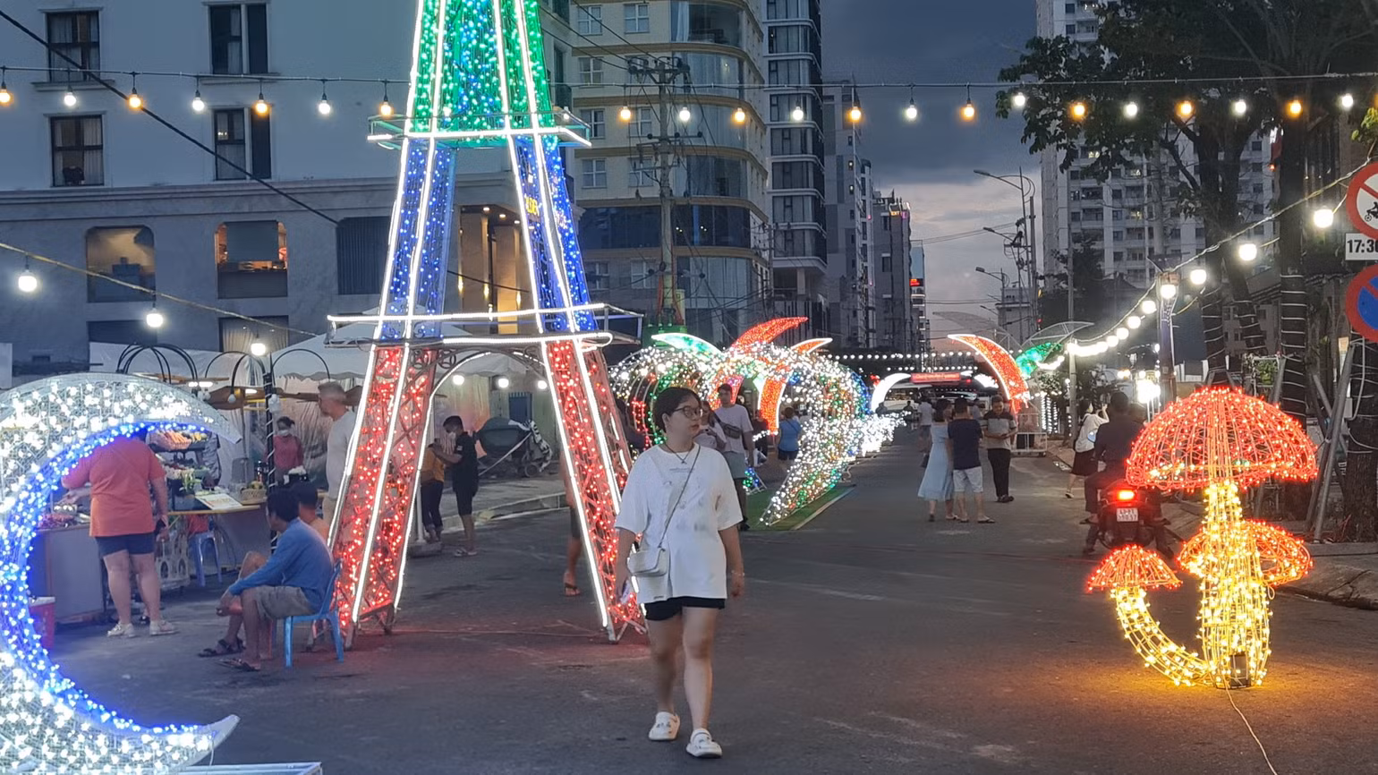 Phố đi bộ và điểm check-in dành cho du khách, nhất là giới trẻ.